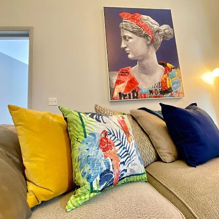 Beautiful Apartment - 5 Minute Walk To The Best Beach! - Great Location - Parking - Fast Wifi - Smart Tv - Newly Decorated - Sleeps Up To 4! Close To Bournemouth & Poole Town Centre Exteriör bild
