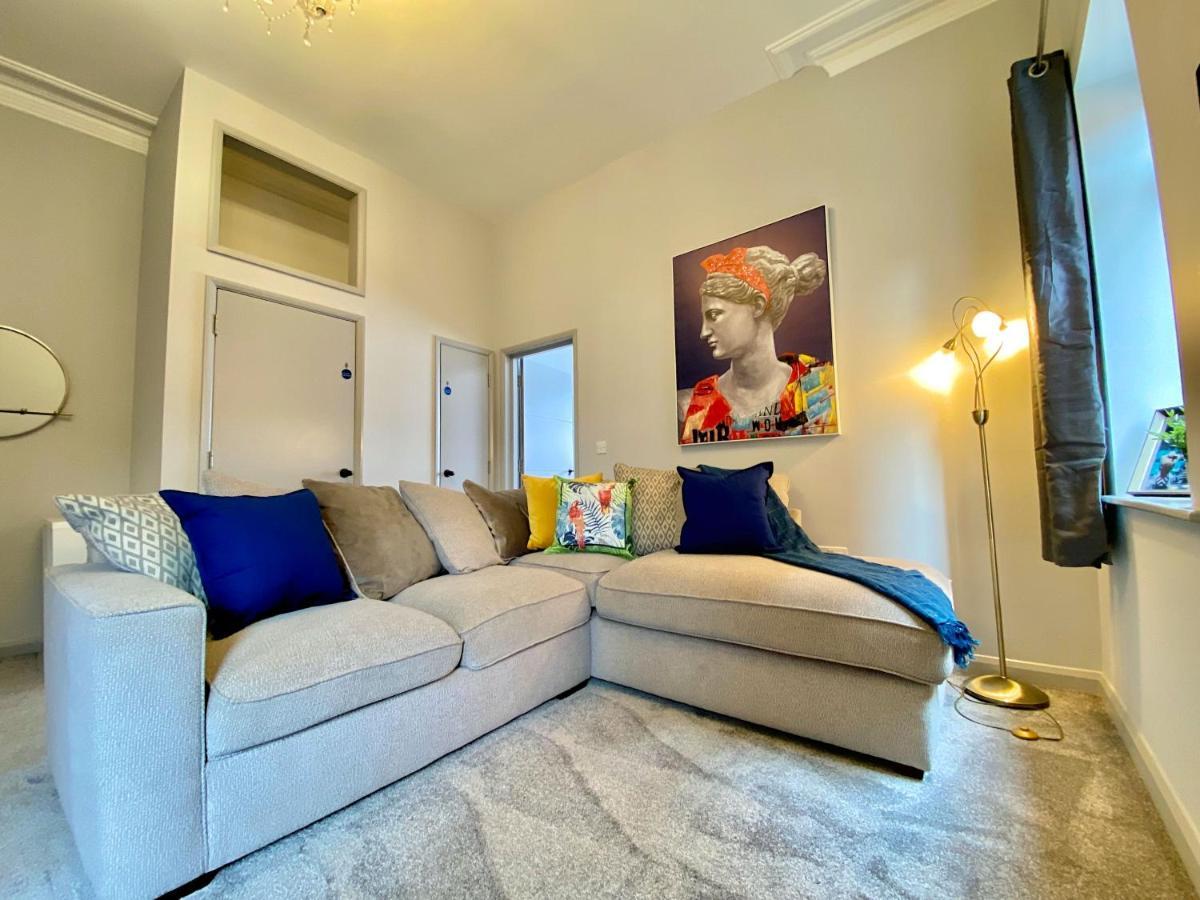 Beautiful Apartment - 5 Minute Walk To The Best Beach! - Great Location - Parking - Fast Wifi - Smart Tv - Newly Decorated - Sleeps Up To 4! Close To Bournemouth & Poole Town Centre Exteriör bild