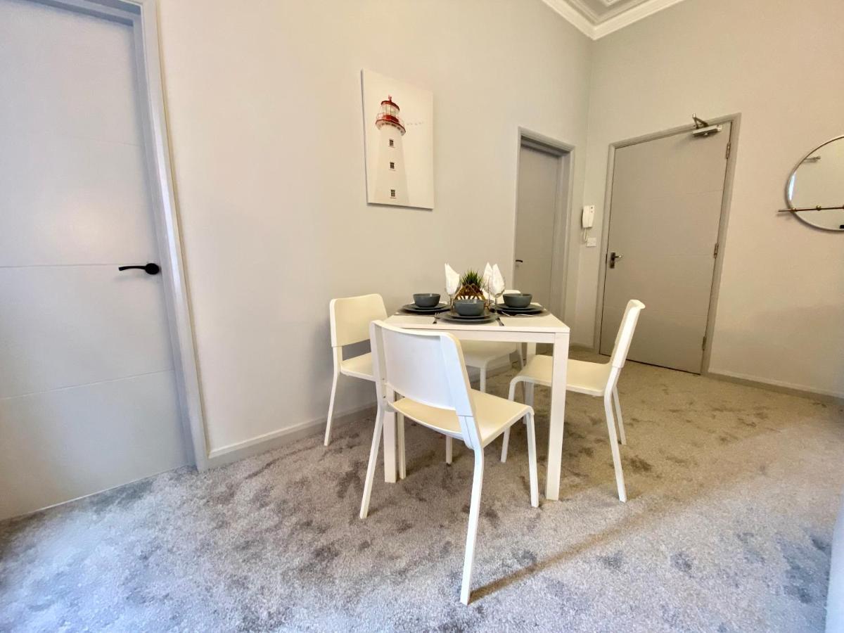 Beautiful Apartment - 5 Minute Walk To The Best Beach! - Great Location - Parking - Fast Wifi - Smart Tv - Newly Decorated - Sleeps Up To 4! Close To Bournemouth & Poole Town Centre Exteriör bild
