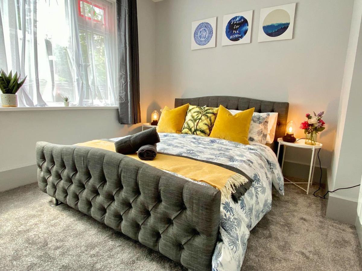 Beautiful Apartment - 5 Minute Walk To The Best Beach! - Great Location - Parking - Fast Wifi - Smart Tv - Newly Decorated - Sleeps Up To 4! Close To Bournemouth & Poole Town Centre Exteriör bild