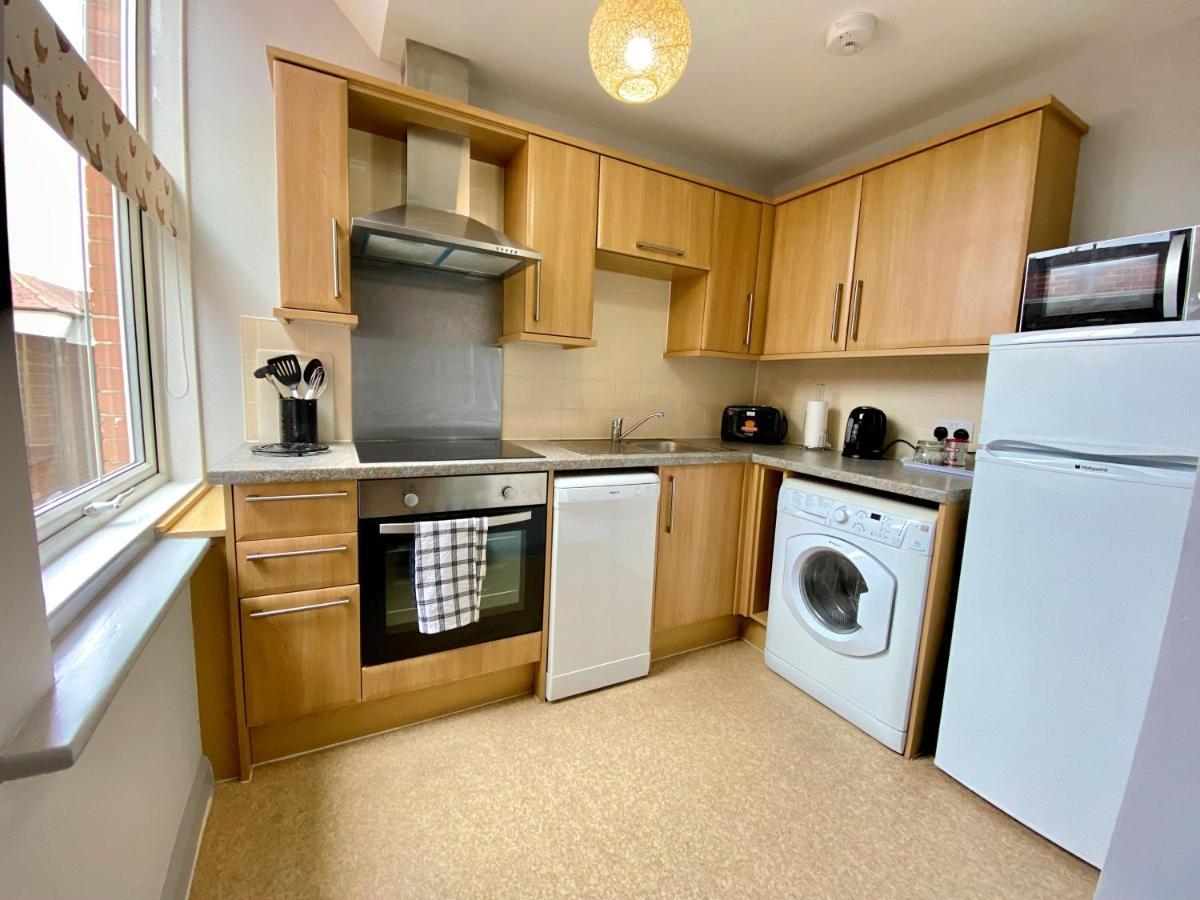 Beautiful Apartment - 5 Minute Walk To The Best Beach! - Great Location - Parking - Fast Wifi - Smart Tv - Newly Decorated - Sleeps Up To 4! Close To Bournemouth & Poole Town Centre Exteriör bild