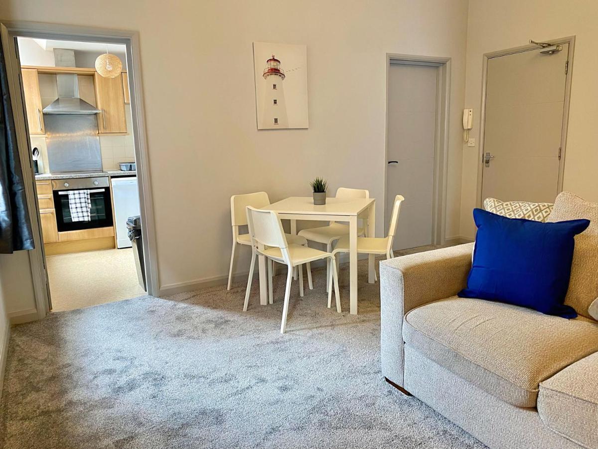 Beautiful Apartment - 5 Minute Walk To The Best Beach! - Great Location - Parking - Fast Wifi - Smart Tv - Newly Decorated - Sleeps Up To 4! Close To Bournemouth & Poole Town Centre Exteriör bild